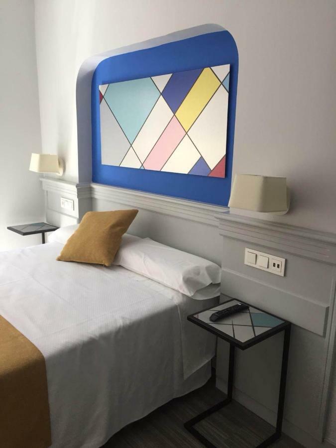 Hotel Hito Vitoria-Gasteiz Bagian luar foto